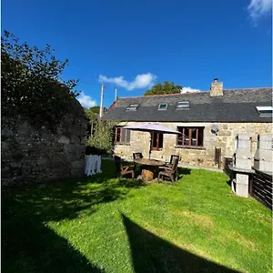 Maison De Maison Hébergement de vacances Mael-Pestivien